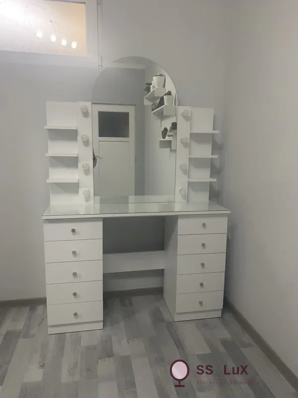 Model sa lučnim ogledalom