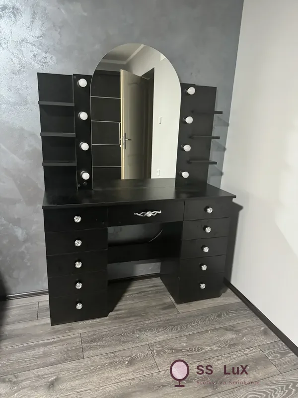 Lučni model u crnom dezenu
