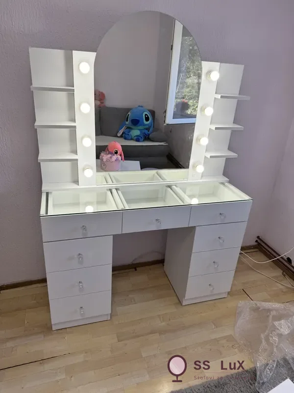 Model sa lučnim ogledalom - staklena površina